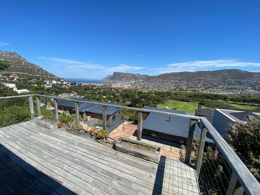 3 Bedroom Property for Sale in Clovelly Western Cape